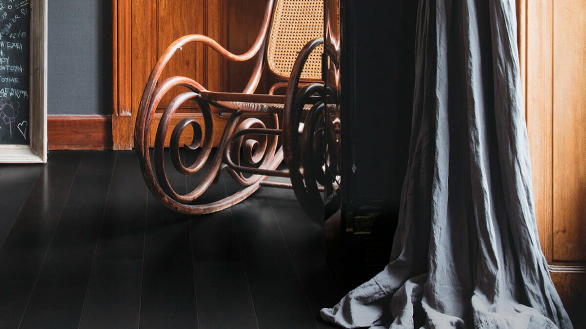 suelo laminado negro