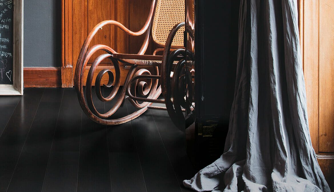 suelo laminado negro